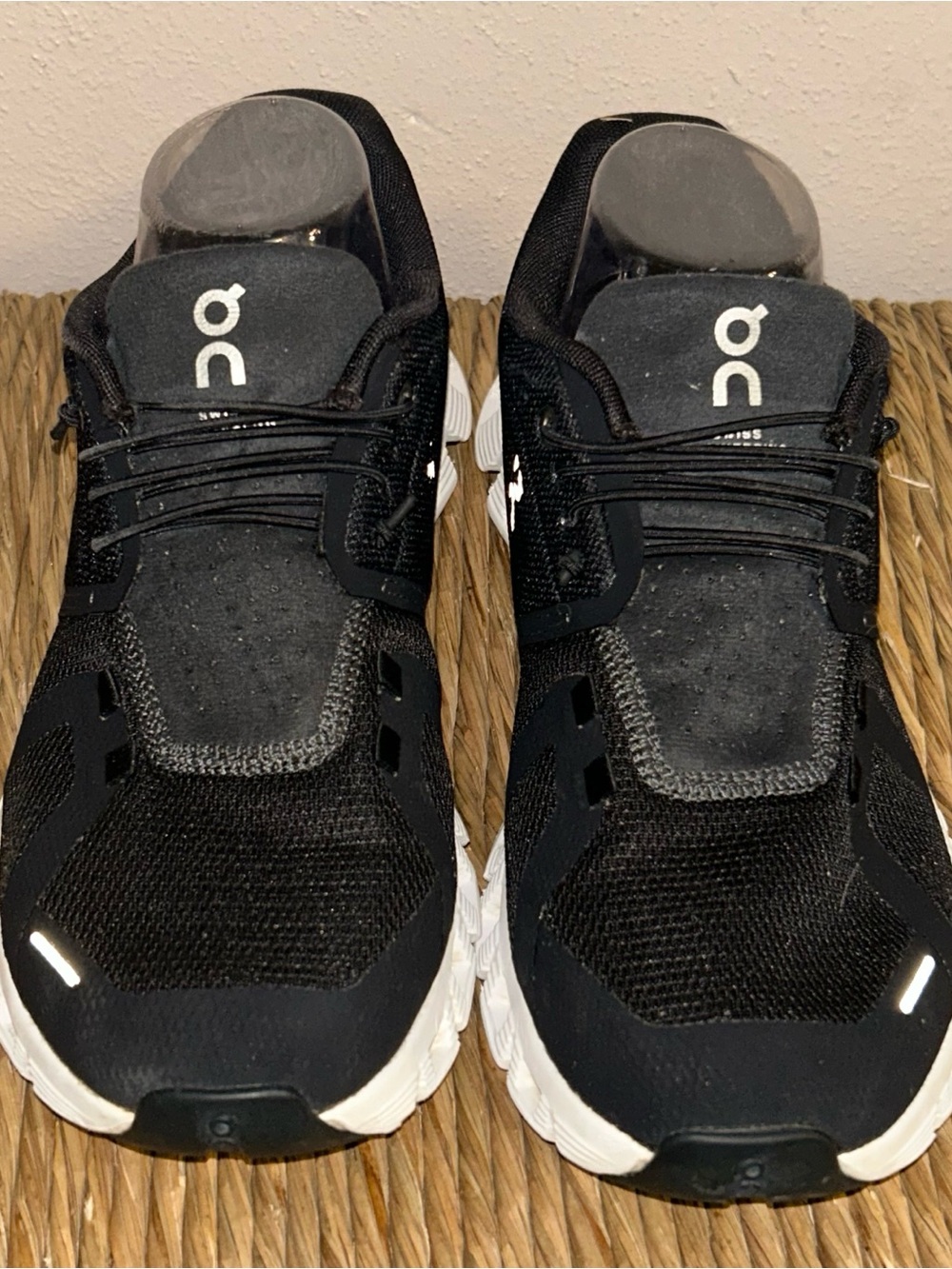 On Cloud 5 Women’s Black & white Athletic Running Shoes - Picture 2 of 8